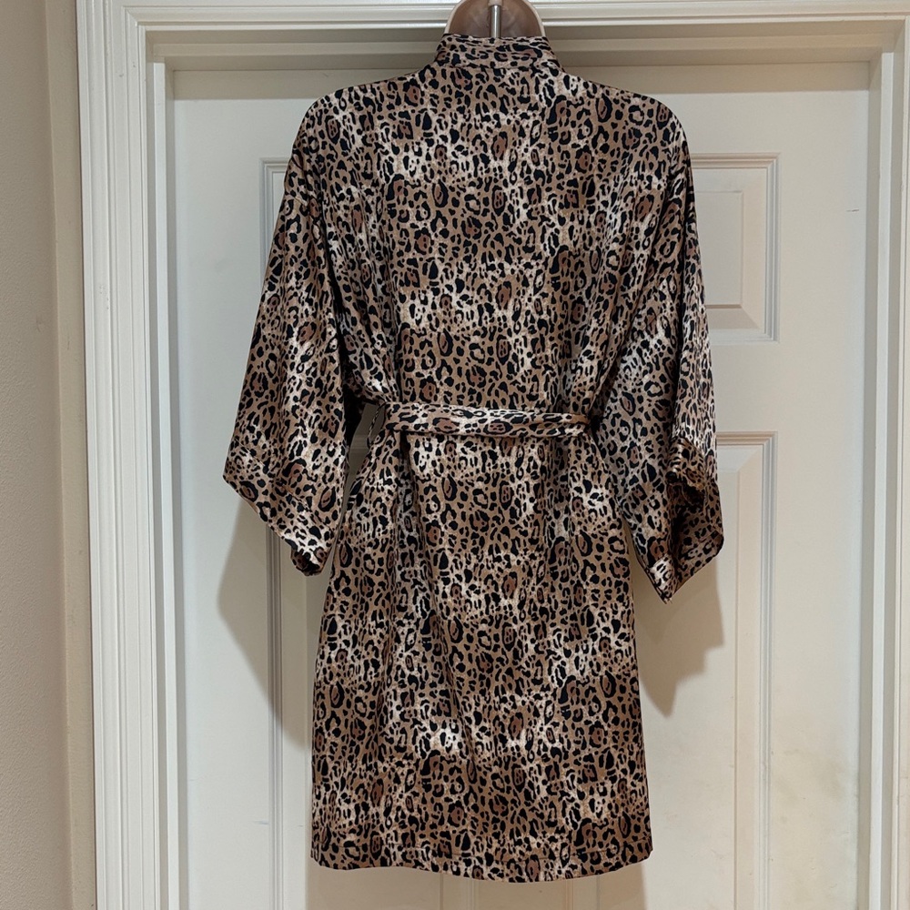 NWT Victoria’s Secret Leopard Print Satin Kimono Satin Robe Size S/M - Picture 5 of 7